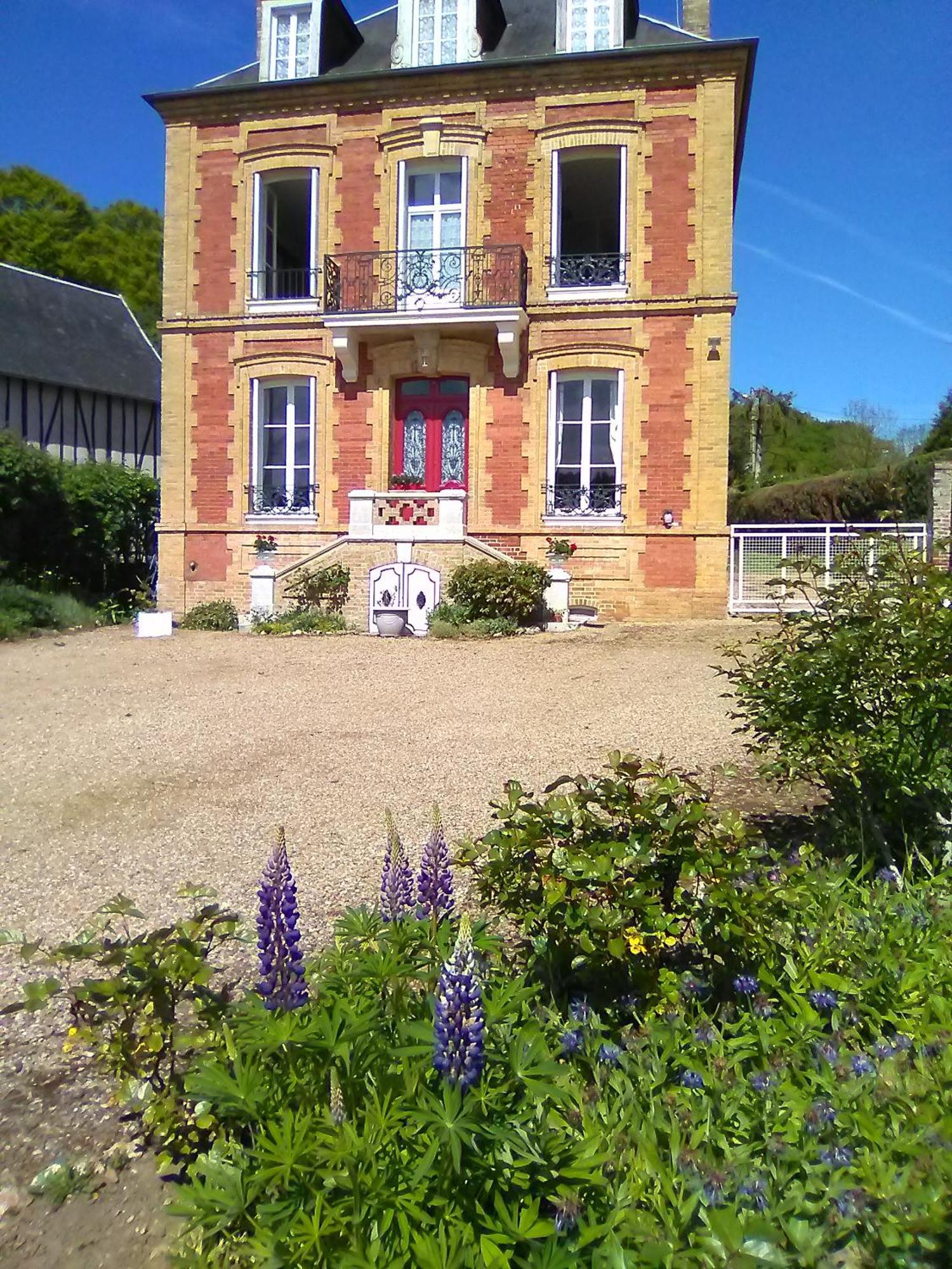 L'Ajoussienne Villa Luaran gambar