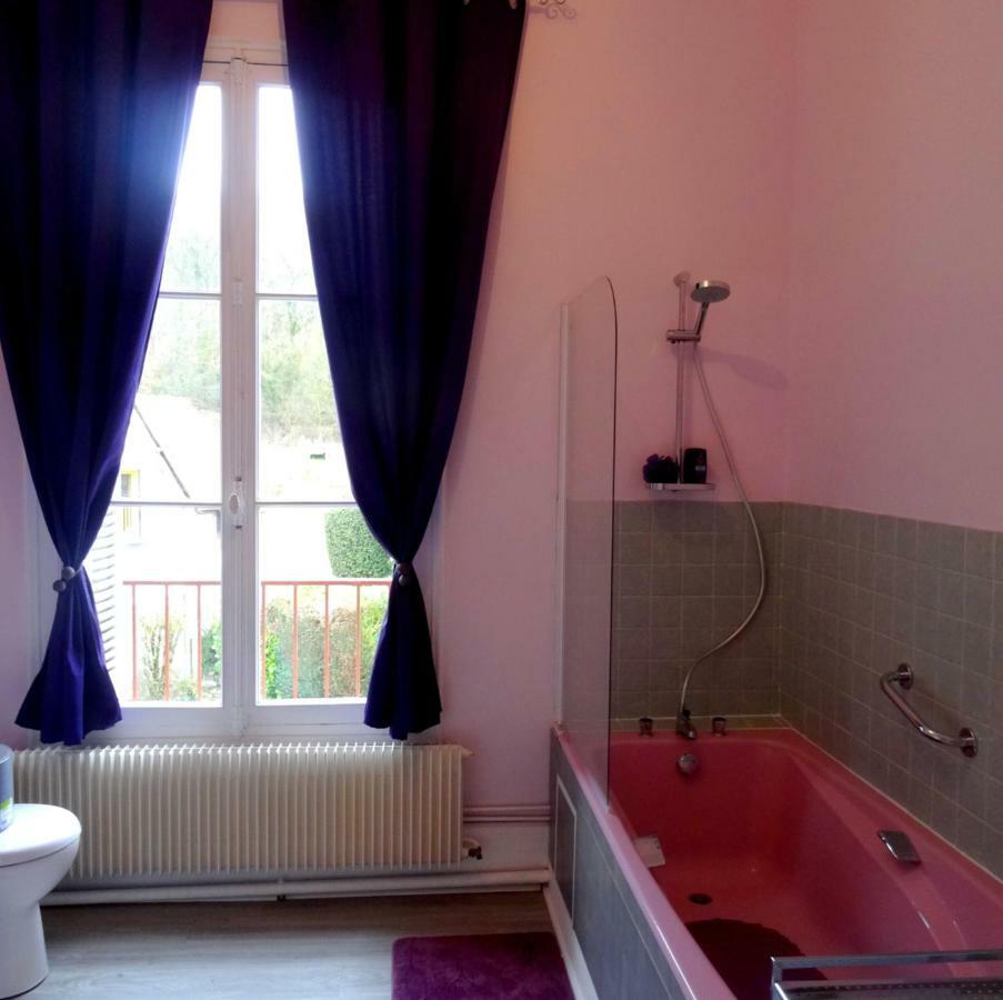 L'Ajoussienne Villa Luaran gambar