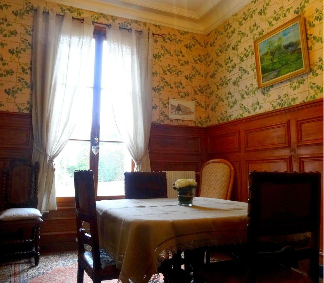 L'Ajoussienne Villa Luaran gambar