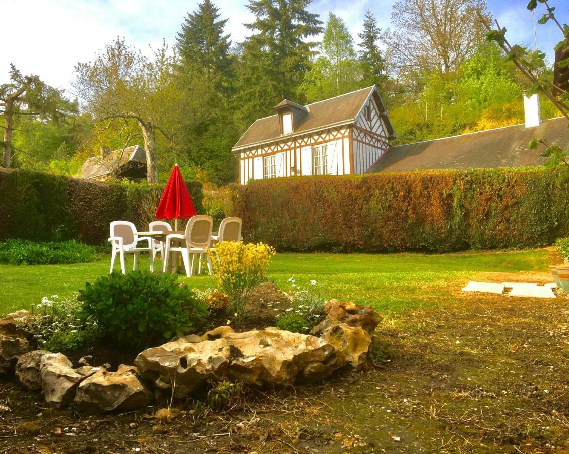 L'Ajoussienne Villa Luaran gambar