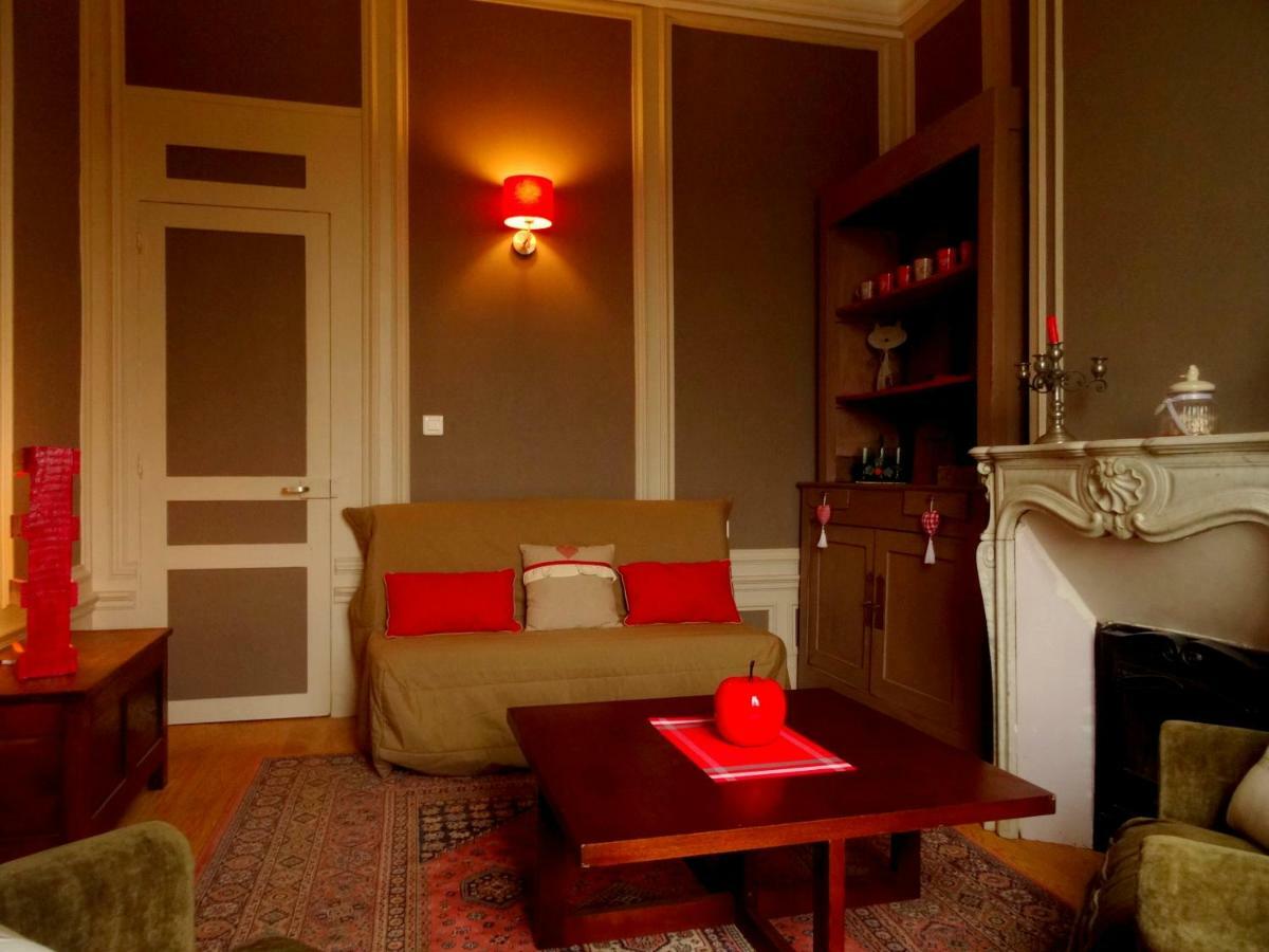 L'Ajoussienne Villa Luaran gambar