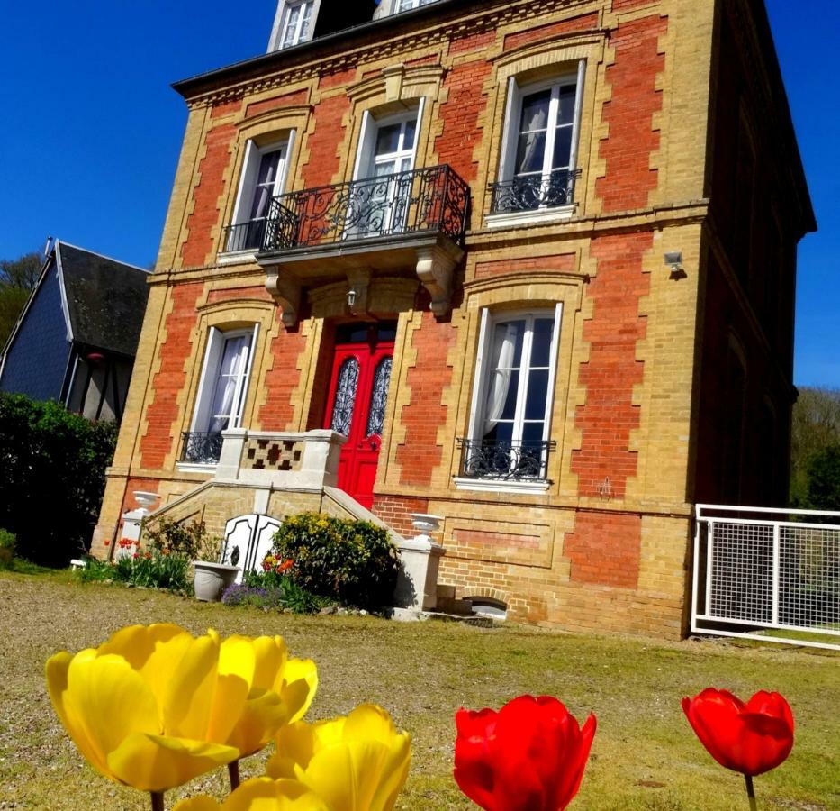 L'Ajoussienne Villa Luaran gambar